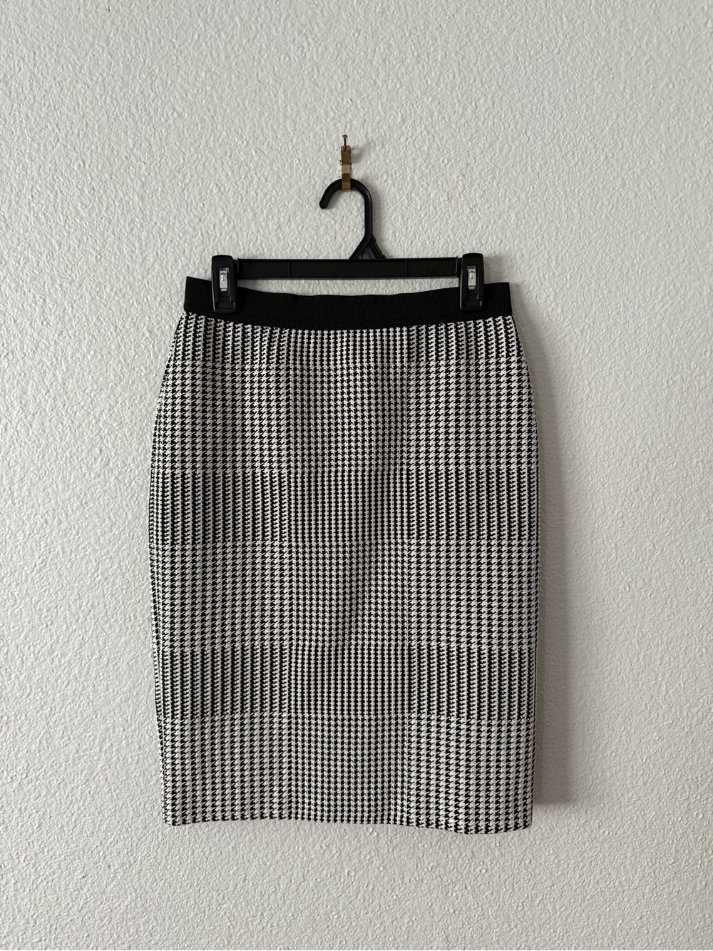 Ann Taylor Black & White Houndstooth pencil skirt size medium